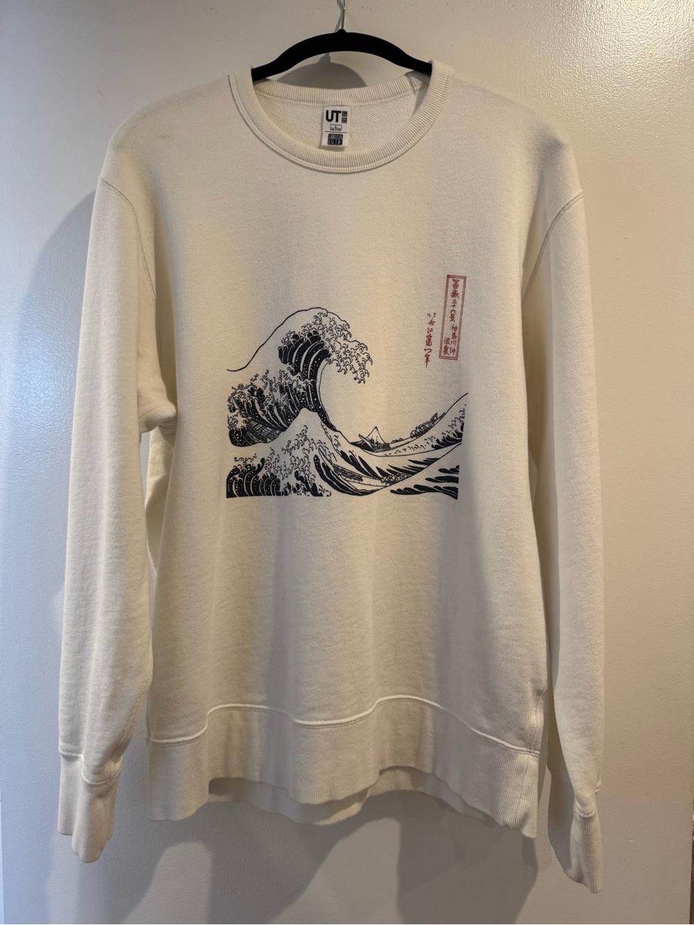 Uniqlo Cream Crewneck Sweatshirt with Navy Great Wave Graphic